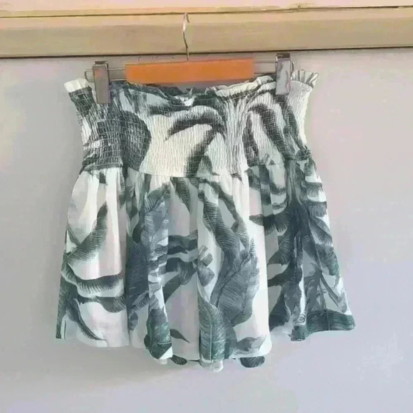 AMAZON | Women's White/Green Topical High Waisted Smocked Shorts - Picture 1 of 4